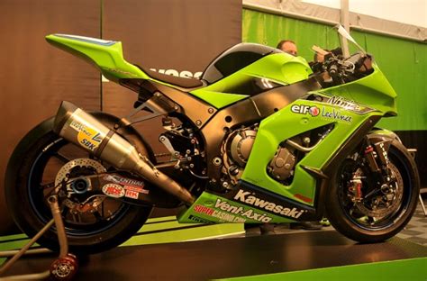 The original kawasaki suspension arrangement locates the shock unit very close to the bike's center of gravity, greatly contributing to mass centralization. Automobile Trendz: 2011 Kawasaki Ninja ZX10R Race Bike