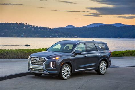 It has far more room than its predecessor, with an accommodating third row and a large cargo area. Hyundai's new flagship is the upscale, roomy 2020 Palisade ...