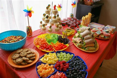 A few popular types of food you can serve at a birthday party include pizza, sandwiches, hot dogs or tacos. occasions: Rainbow Party Feature