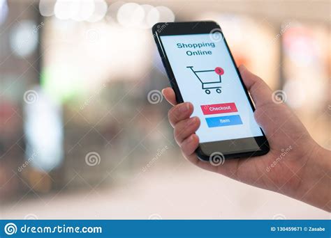 On Line Einkaufen Mit Smartphone Und Einkaufstaschelieferung Servi