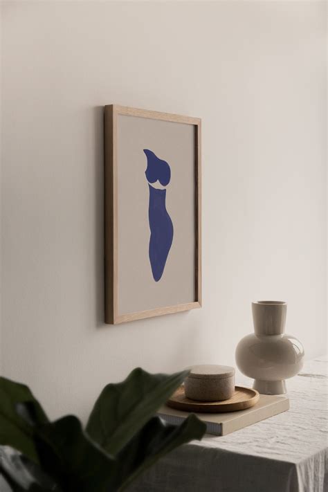 Ilustración Minimalista De La Mujer Azul Descarga Etsy