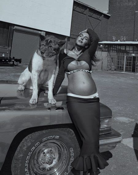 J balvin and his girlfriend valentina ferrer are set to welcome their first child into the world this year. Valentina Ferrer Vogue Mexico An Le Cover Pregnant Photoshoot