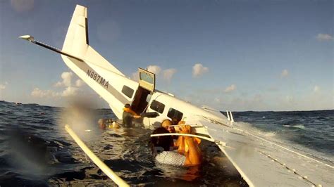 Cessna Engine Failure And Ditching In Ocean Filmed From Inside Hd
