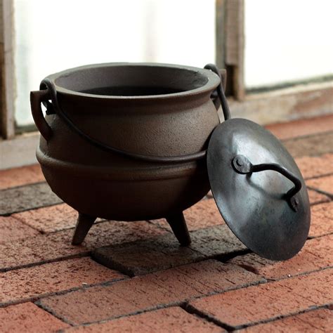 2 Quart Cast Iron Pot | Cast iron pot, It cast, Cast iron