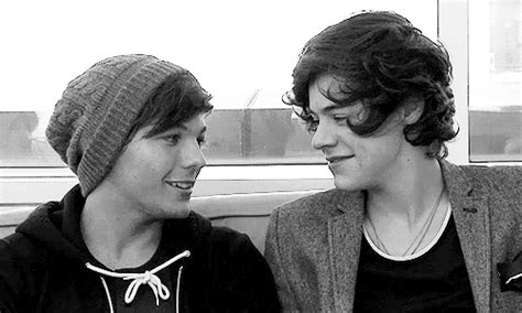 Harry Styles Larry Stylinson Louis Tomlinson One Direction Animated  2754577 By