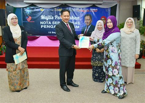 Walau bagaimanapun masih terdapat sebilangan penjawat awam yang tidak menggunakan format nota serah tugas yang sepatutnya. Majlis Penyerahan Nota Serah Tugas Mantan Pengarah JPSM