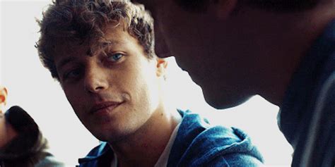 A ludovico tersigni di skam italia piace ludovica martino? federico cesari gif | Tumblr