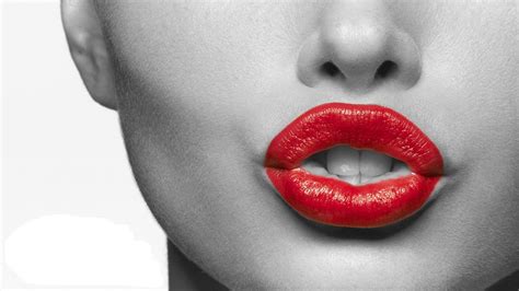 69 Red Lips Wallpaper