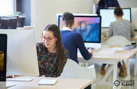 Earning an online bachelor's in computer science prepares graduates for many employment opportunities. 20 Best Computer Science Associate Degree Online 2021 Guide