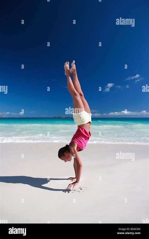 Beach Gymnastics High Resolution Stock Photography And Images Alamy