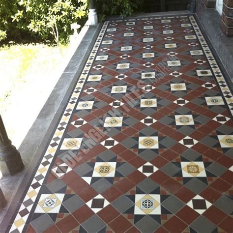 Olde English Tiles Westminster Pattern With The Norwood Border