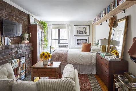 200 Square Foot Nyc Apartment Tour Photos Apartment Therapy