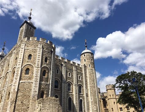 You're never short of things to do in london. 7 Historical London Tourist Attractions All Within Walking ...