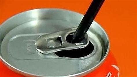 la anilla de las latas de refresco no sólo sirve para abrirlas esta es su función secreta