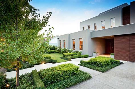 This villa is spread across 53,000 square feet of space that can accommodate 1,000 people. Designs For Modern Gardens | My Decorative