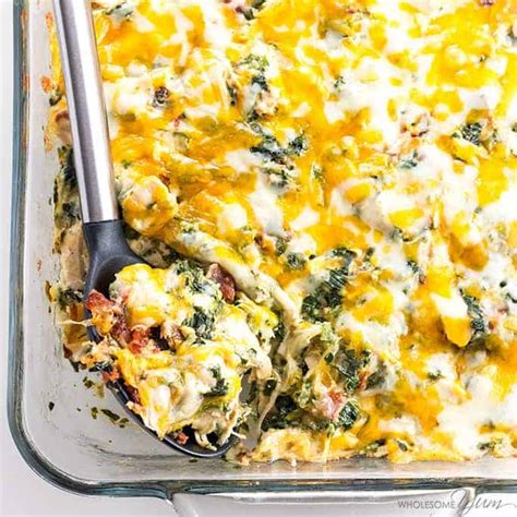 Chicken breast cubes, crumbled bacon strips, both mozzarella and cheddar cheese, garlic, onion, spinach, and so much more. 30 Easy Keto Casserole Recipes For Weight Loss - Savvy Honey