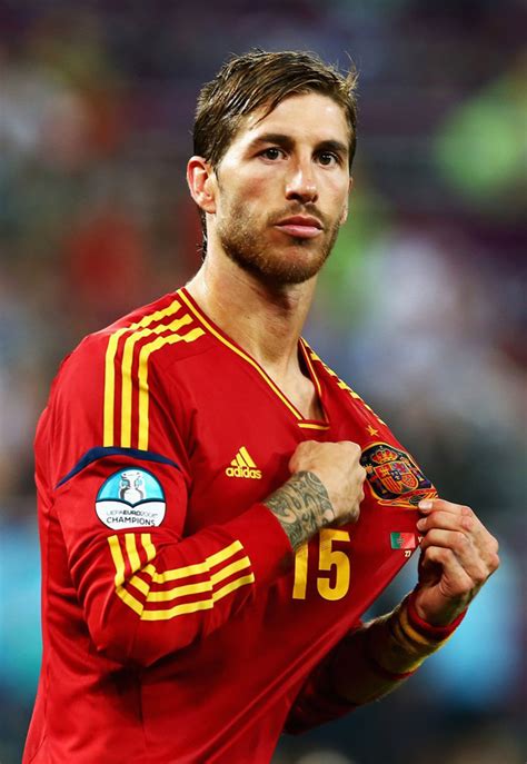 Capitán del real madrid y de la selección española de fútbol. Línea de fondo » Sergio Ramos