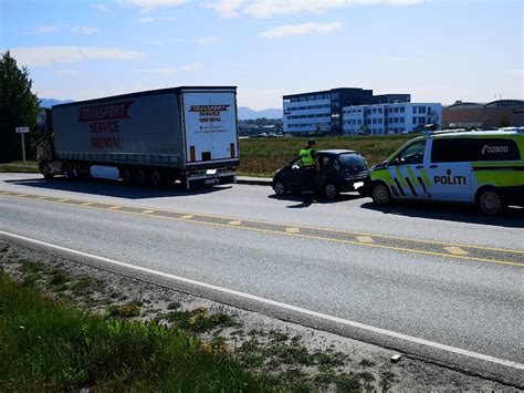 Sandnesposten - Lastebil kolliderte med bil ved Ikea. Trafikken skal nå