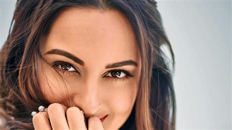 Sonakshi Sinha 2018 Bollywood Actor 4k Poster Preview