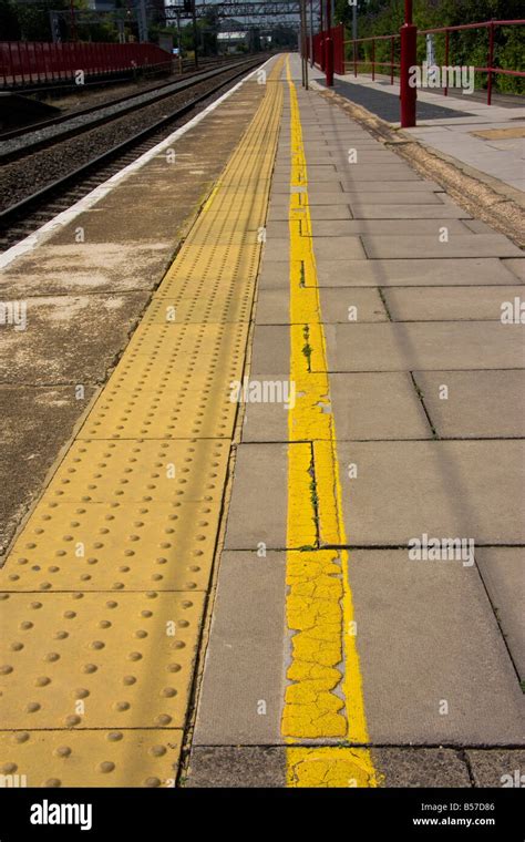 Yellow Line On Train Platform At Harrow And Wealdstone Station Stock