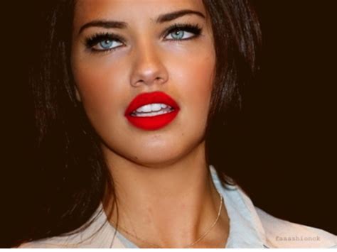 Red Lips Blue Eyes Прически Красота волос Косметические товары