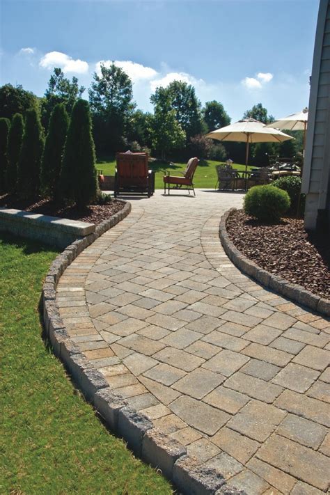 Landscaping Ideas for an L-Shaped Garden | HGTV