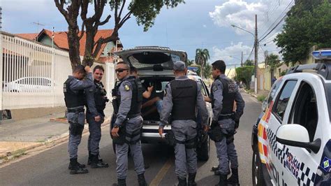 Bandidos Invadem Casa E Fazem Ref M Em Bairro Nobre De Cuiab Reportermt