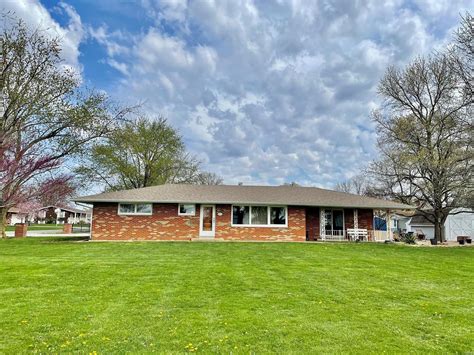 405 E Cumberland Rd Brownstown Il 62418 Mls 21021882 Redfin