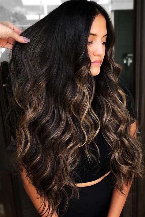 Black hair with red and blonde highlights is a newer and modern concept for women across the world. Black & Gold #partialhighlights #highlights Fancy ...