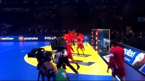 استبعاد حارس منتخب مصر لليد من لقاء البرتغال. إحماء لاعبي منتخب مصر لليد قبل مباراة البحرين بكاميرا ...
