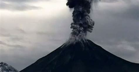 Watch Dramatic Moment Mexican Volcano Erupts Blasting Huge Cloud Of