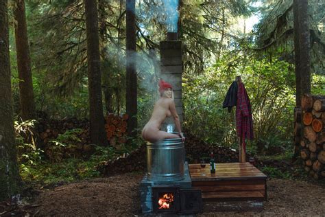 Sara Underwood Nude In Wood Fire Hot Tub 5 Pics The Fappening
