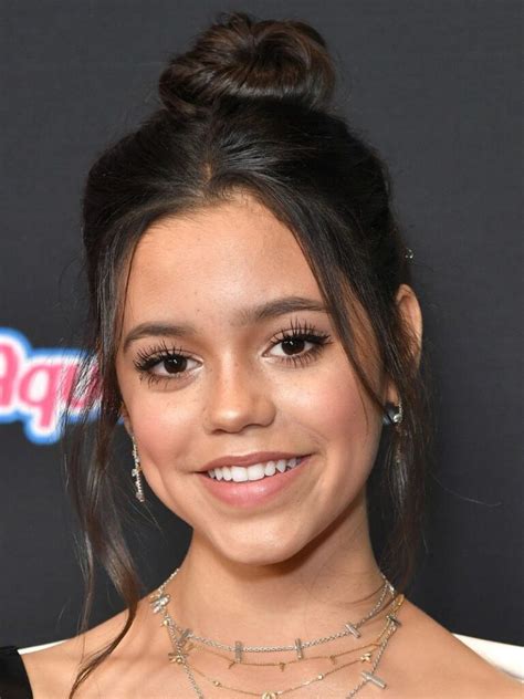 Saiba Quem Jenna Ortega A Nova Wandinha Addams Primeira Hora Gambaran