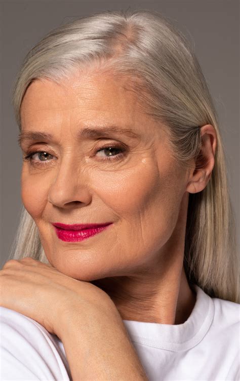 Eye Makeup For Older Women Tips And Tricks For Older Skin