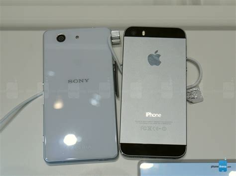 Sony Xperia Z3 Compact Vs Apple Iphone 5s First Look Phonearena Reviews