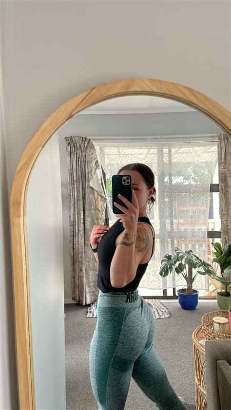 flashing my huge boobs in my favorite gymshark leggings 🤗💗💋 r gymsharknsfw