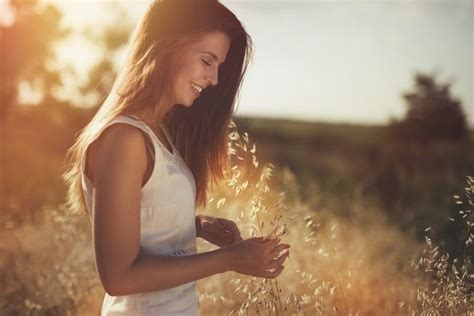 7 Female Traits That Strong Men Find Attractive Sweet Love Messages