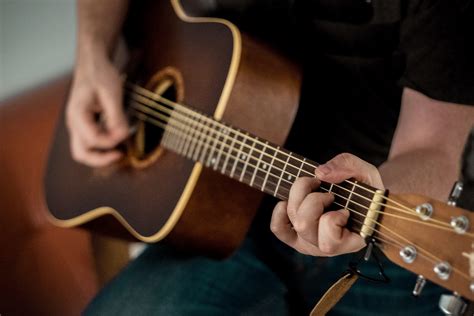 Which Is The Easiest Guitar To Learn For Beginners