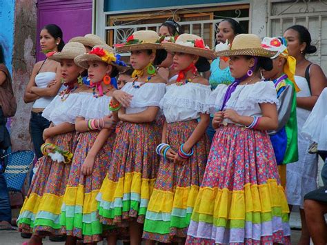 Traje Caribeño Típico Traditional Outfits Traditional Spanish Clothing Venezuelan Clothing