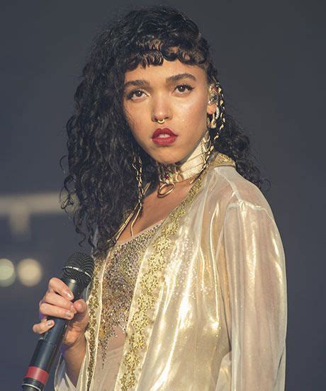 Fka Twigs Finishes Her Tour With A Bang Fka Twigs Bangs Hair Styles