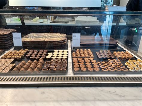 Läderach Brings Swiss Chocolate to Long Islands 3 Simon Malls
