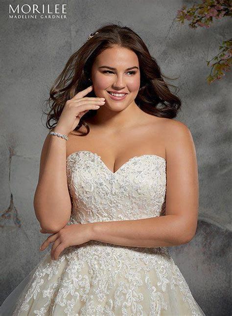 Brautkleider, die auf ganzer linie schmeicheln. Brautkleid XXL Spitze + Tüll - Bella Sposa Brautmoden ...