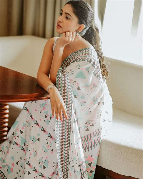 vani bhojan s stylish and chic look in an abstract printed saree