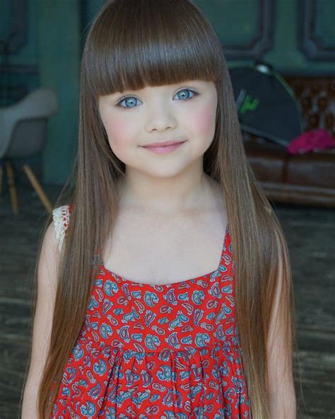 八岁就被评为世界“最美女孩” 俄罗斯小萝莉眼眸如蓝宝石 蓝宝石 纳斯 女孩 新浪新闻