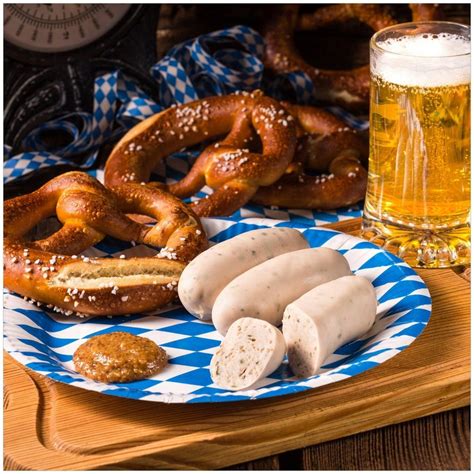 Wallario Acrylglasbild Bayerische Brotzeit mit Weißwurst Brezel und