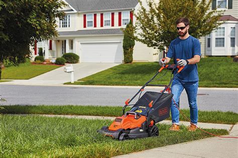 The Best Lawn Mower For Small Yards In 2022 Bob Vila
