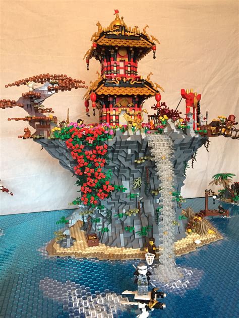 Golden Temple Of Ijitzu Lego Creative Lego Sculptures Lego Pictures