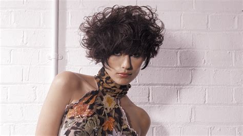 Hydrated curls stay put and shine without stickiness, tackiness, or flakiness. Short asymmetrical hairstyle with curls and scrunching
