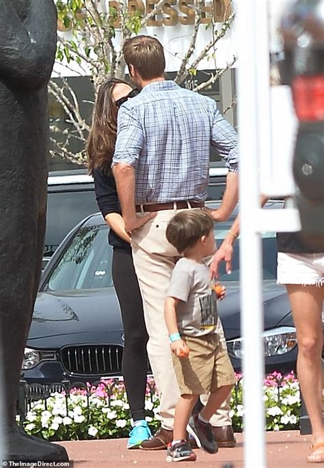 Jen has something very different with john than she had with ben, the source says. Jennifer Garner has lunch date with her CEO boyfriend John ...