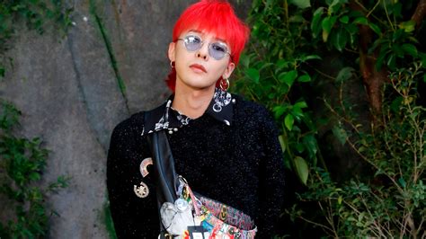 He is major in post modern music from gyeong hee university. G-Dragon Wears Chanel Womenswear at Paris Fashion Week Spring 2018 - Vogue
